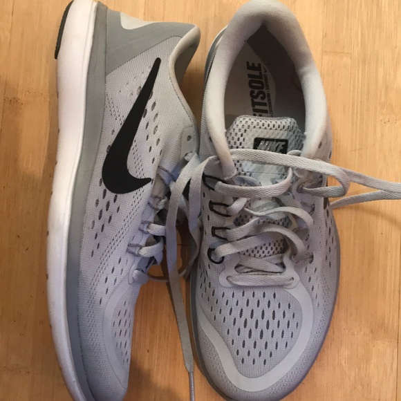 Women’s Nike - Picture 2 of 5